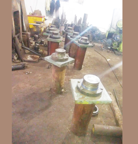 Hydraulic Jack for Plywood Company